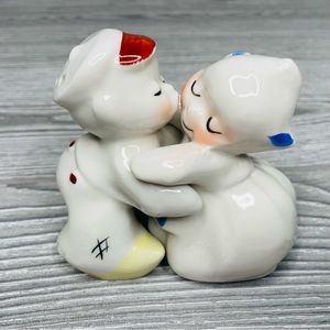 Vintage VanTellingen Dutch Boy and Girl Salt and Pepper Shakers, "Snuggle Hugs"